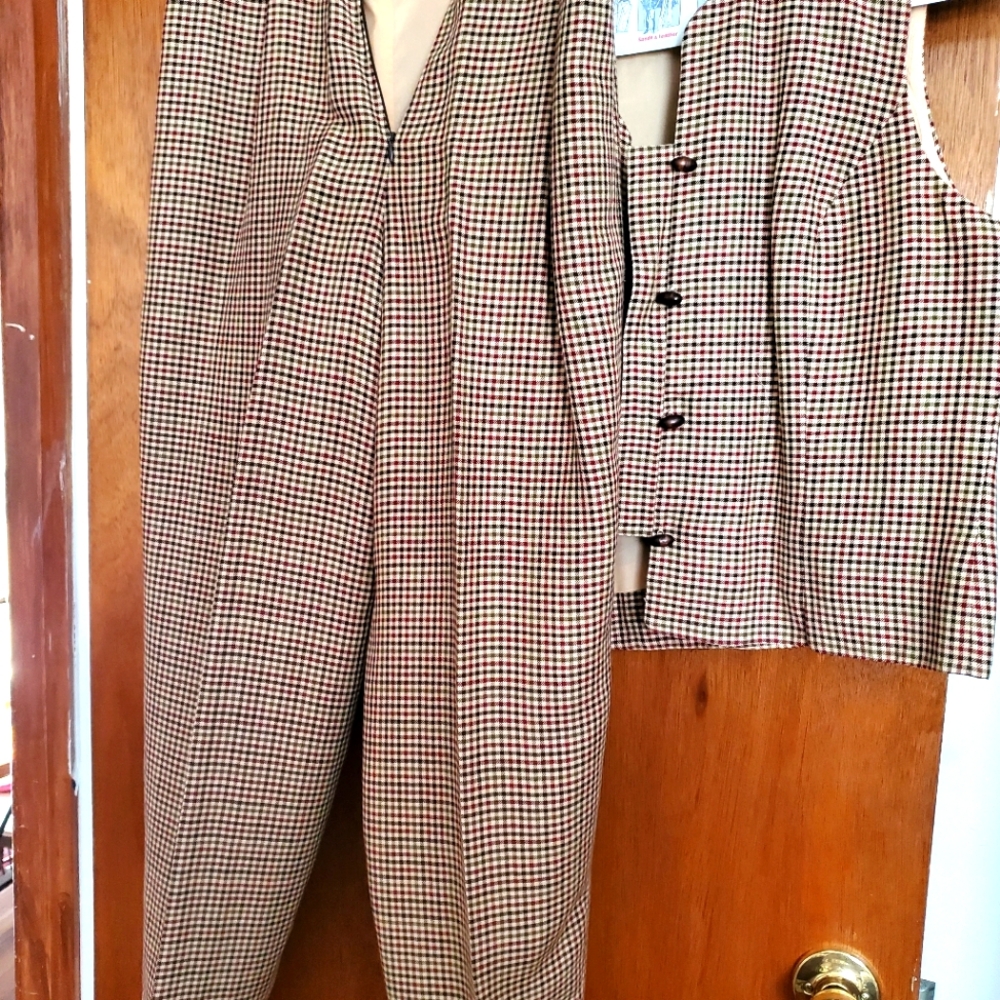 Ann Taylor woman herringbone pants & vest, tan mixed colors, size 10